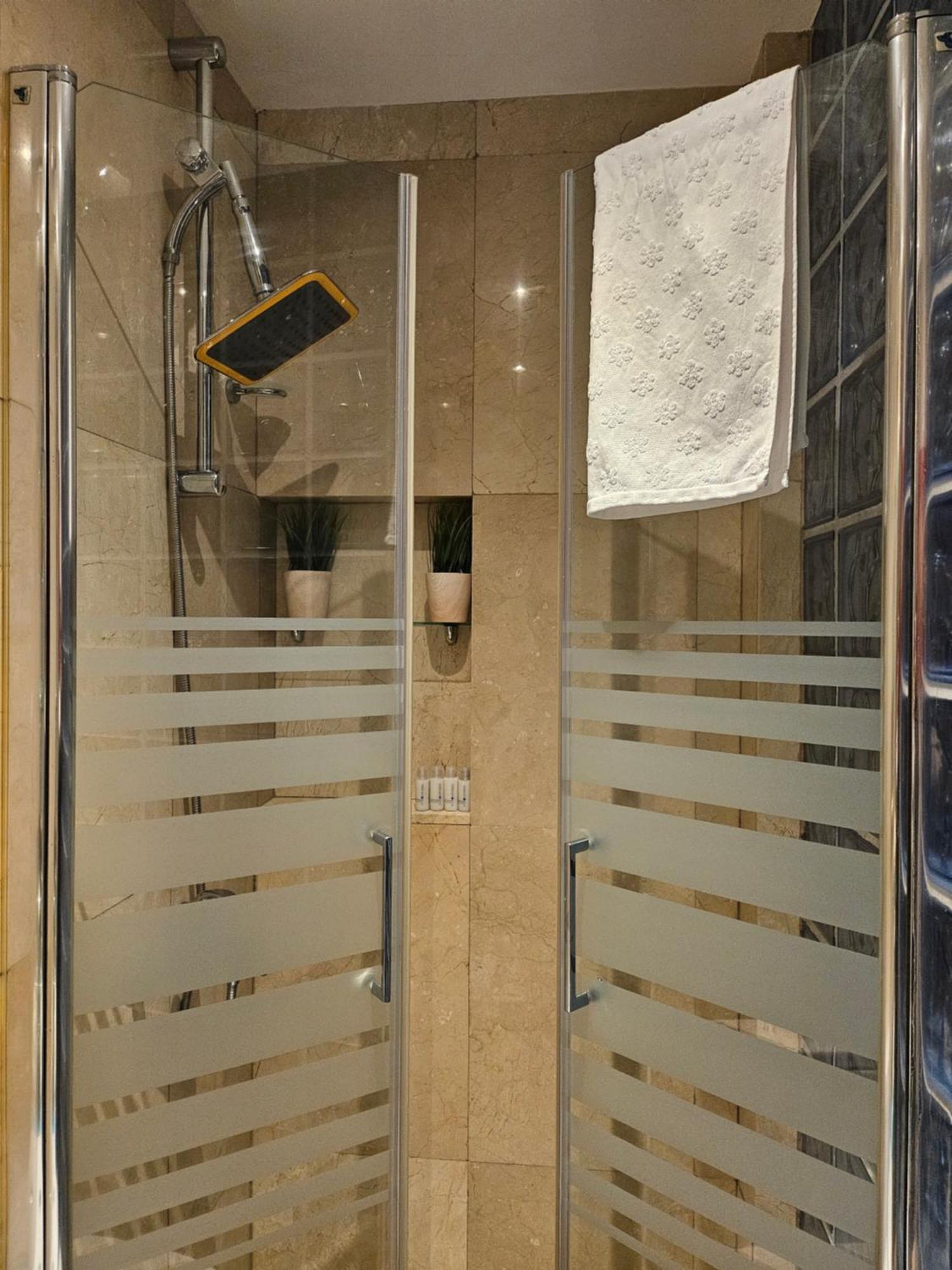 Pequeno Apartamento En El Centro De Madrid Exterior foto